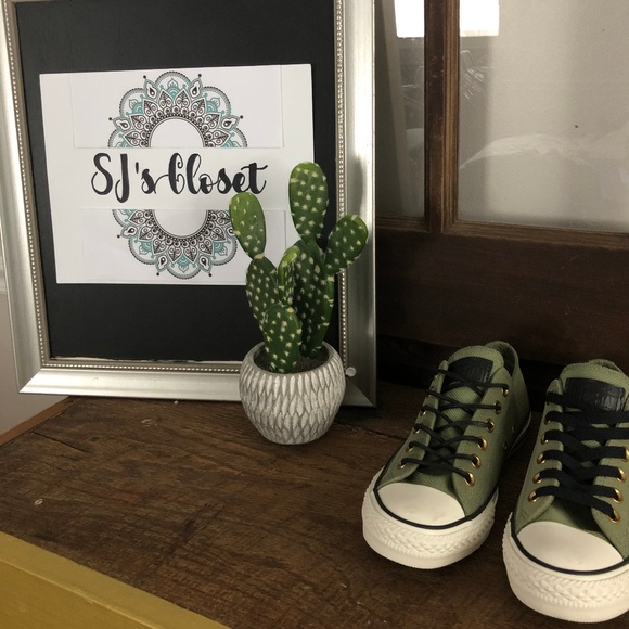 Army Green Converse - Picture 1 of 4